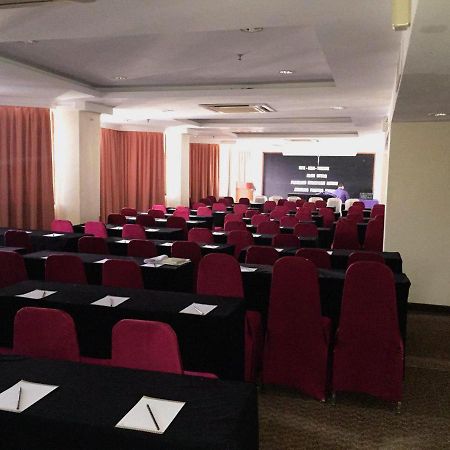 Hotel Grand Crystal Alor Setar Buitenkant foto