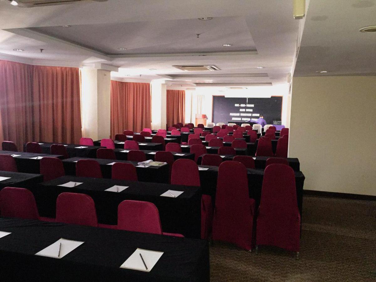 Hotel Grand Crystal Alor Setar Buitenkant foto
