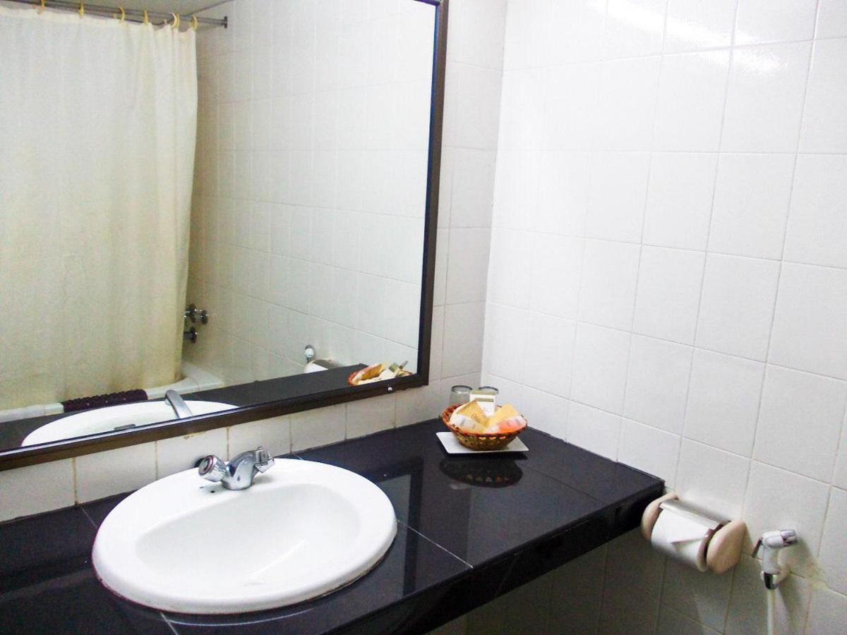 Hotel Grand Crystal Alor Setar Buitenkant foto