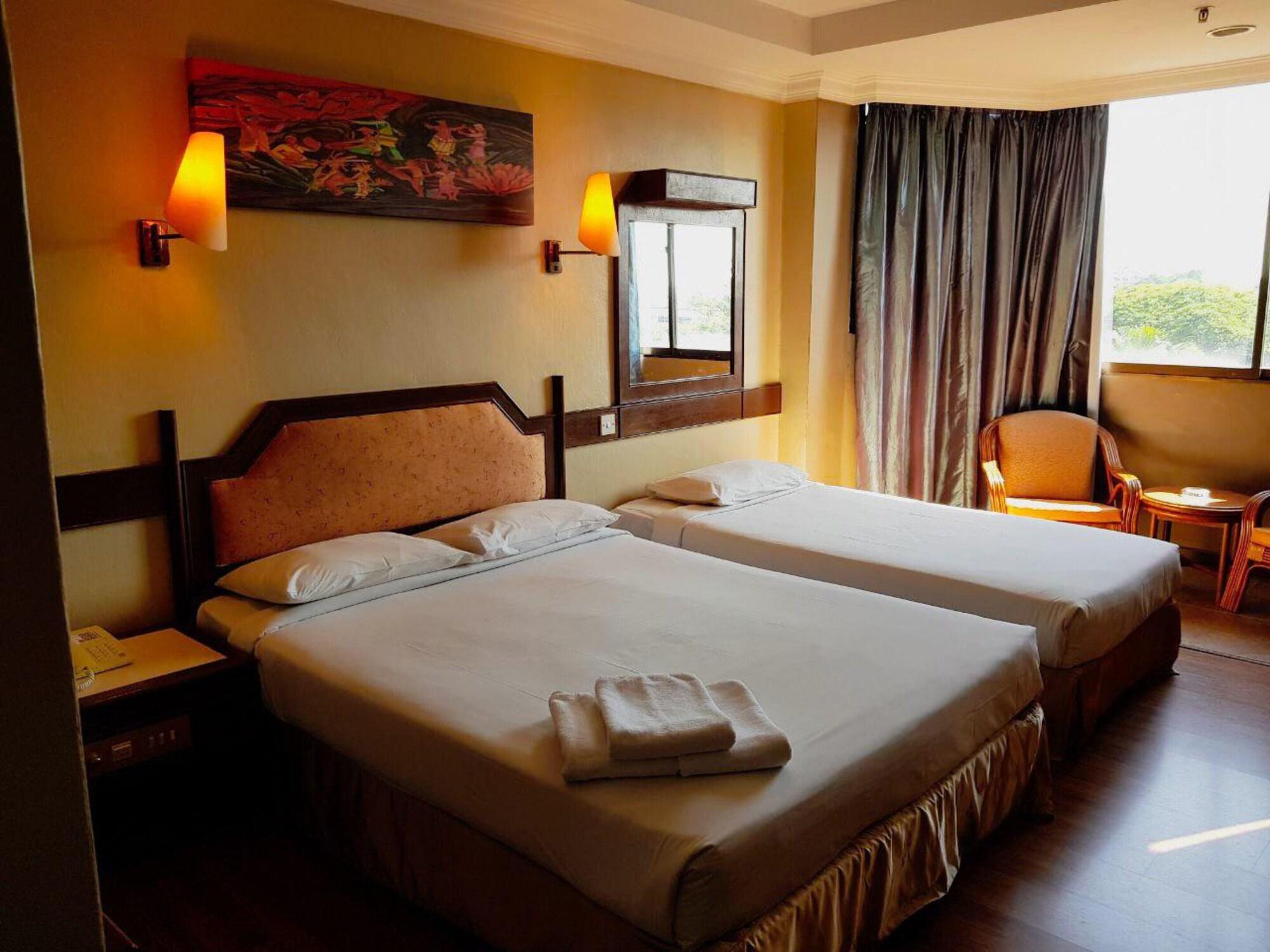 Hotel Grand Crystal Alor Setar Buitenkant foto