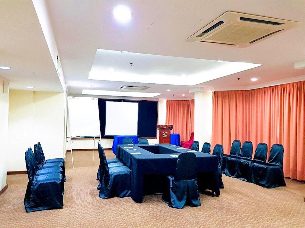 Hotel Grand Crystal Alor Setar Buitenkant foto
